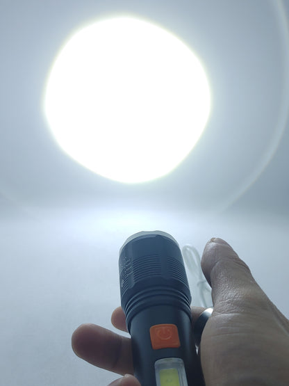 Linterna recargable con zoom