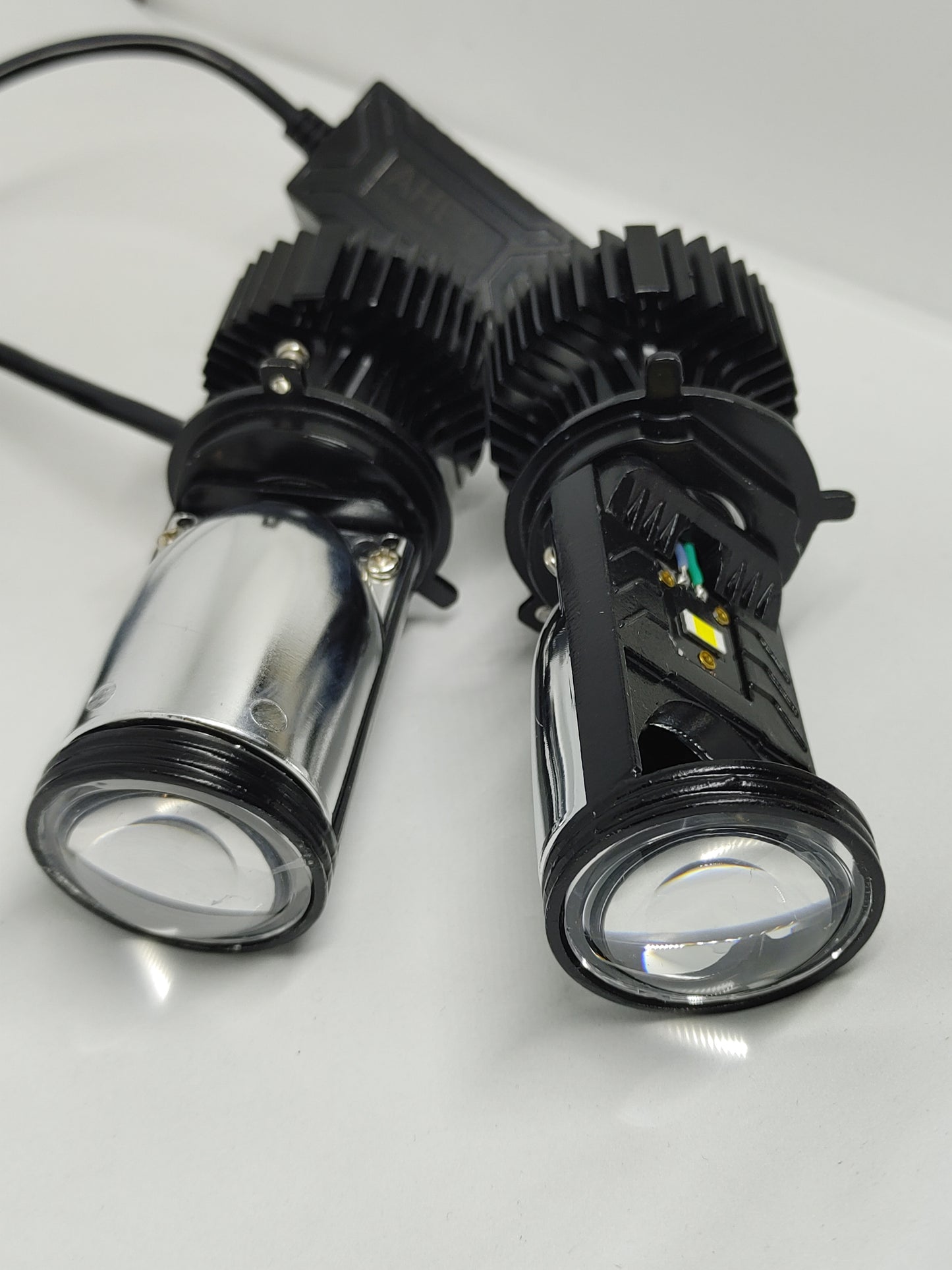 Luces LED proyector T9 H4 para carro