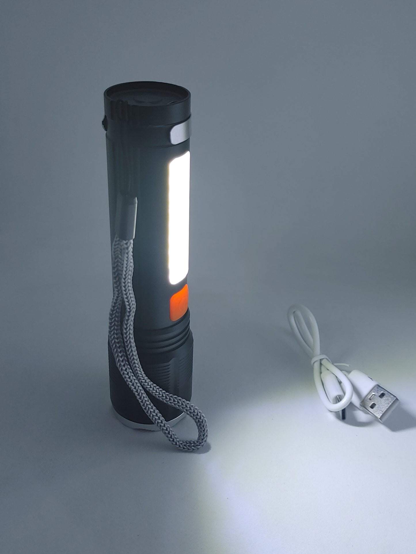 Linterna recargable con zoom