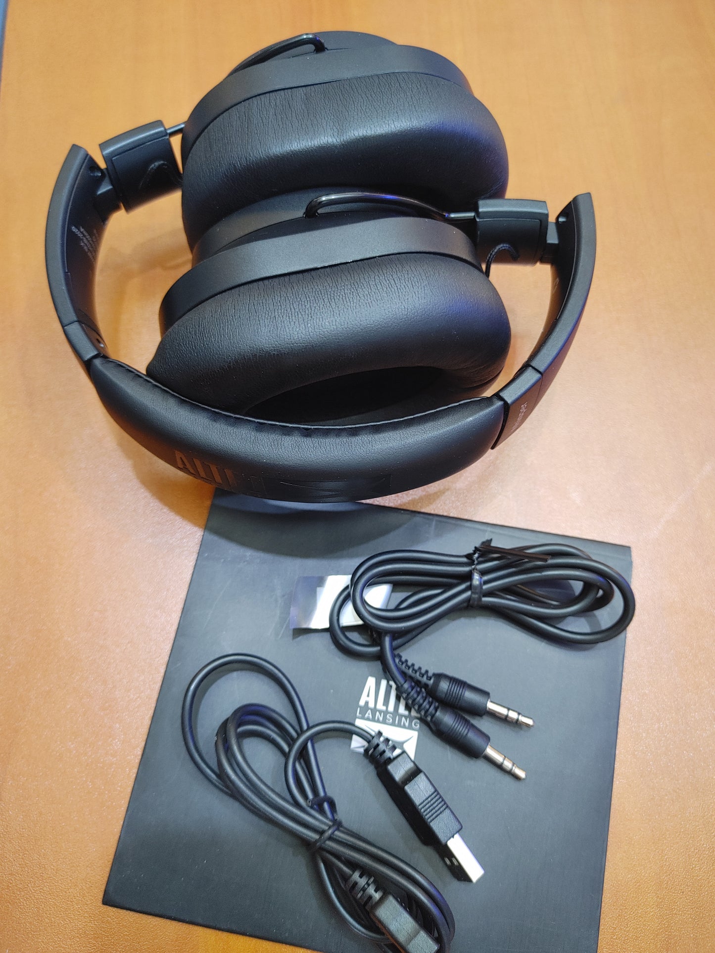 Audífonos Altec Lansing "Whisper" Bluetooth/AUX